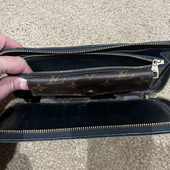 Louis Vuitton Monogram Daily Organizer in Noir - Picture 6 of 7